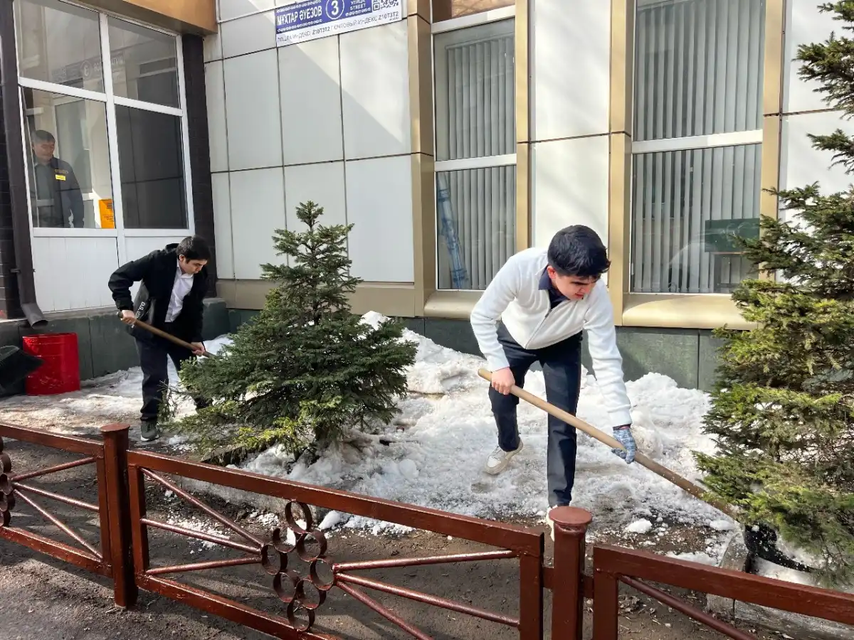 Сотрудники столичного архива провели субботник