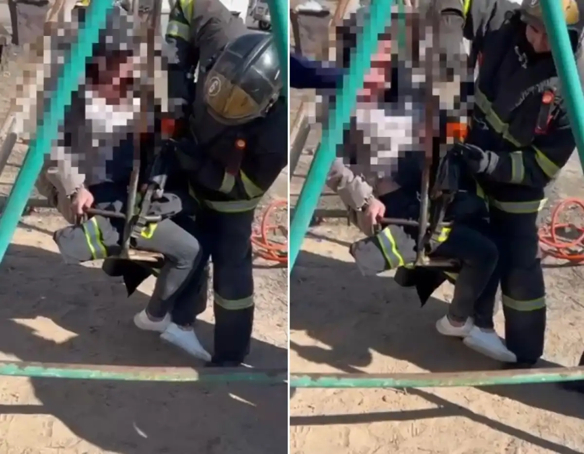 27-летняя казахстанка застряла в детских качелях