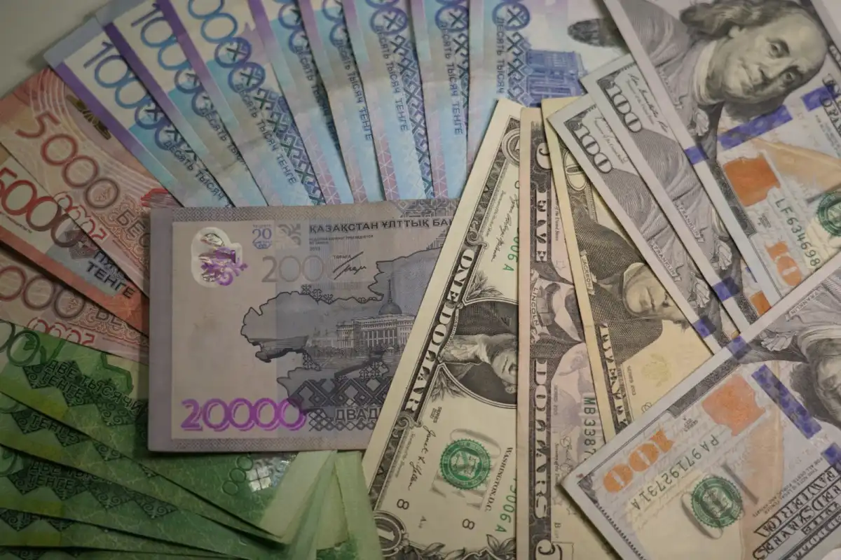 Курс валют в столичных обменниках на 7 апреля