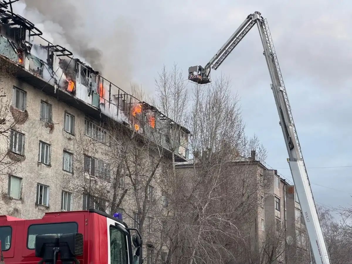 Пожар произошел в 6-этажном общежитии в Астане – ВИДЕО