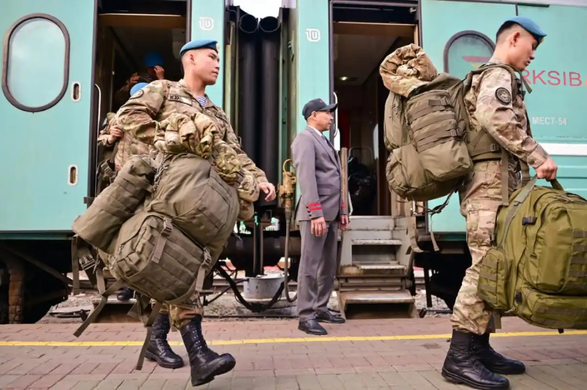 Курсанты военного вуза прибыли в Астану для участия в параде