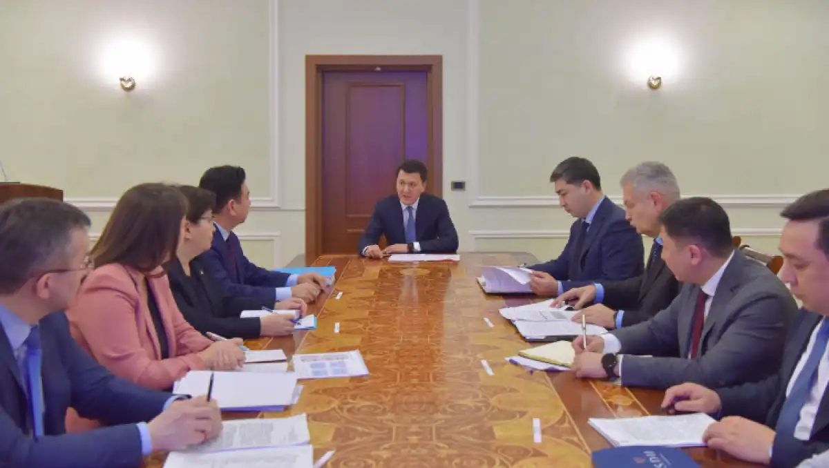 Ерлан Карин провел совещание по вопросам безопасности детей