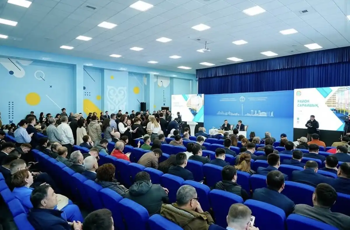 Женис Касымбек провел отчетную встречу с жителями столичного района “Сарайшык”