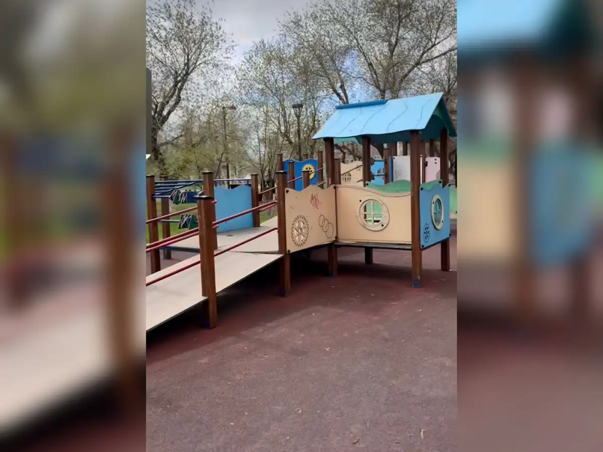 Инклюзивную детскую площадку обновят в центральном парке Астаны