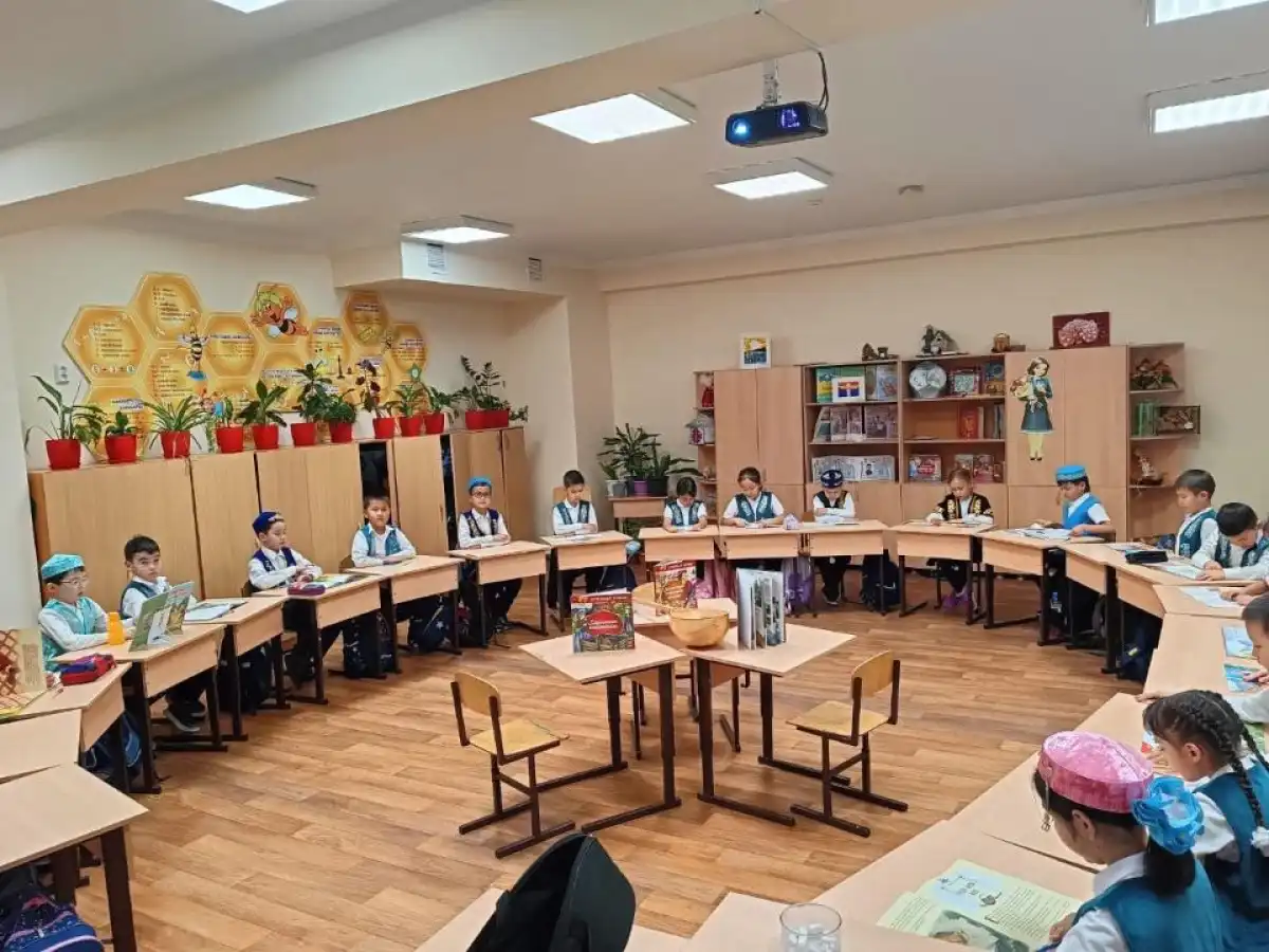 В школах и колледжах Астаны реализуется проект «8 минут чтения»