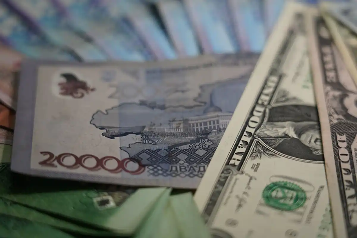 Курс валют в столичных обменниках на 28 апреля