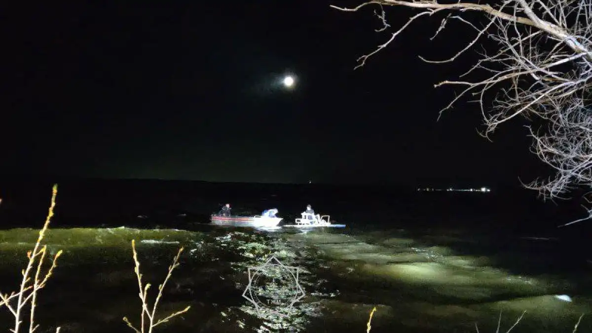 Двоих детей на катамаране унесло от берега на озере в Бурабае (ВИДЕО)