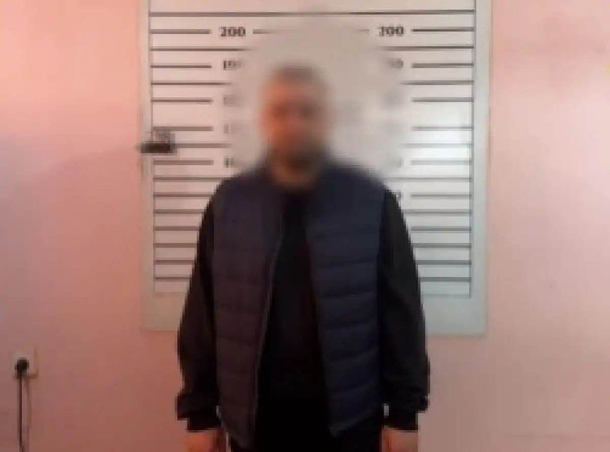 Подозреваемого в обмане 88 казахстанцев экстрадировали из Грузии