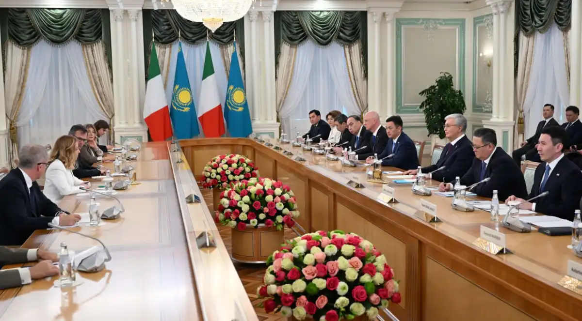 Президент провел переговоры с Джорджей Мелони в расширенном формате
