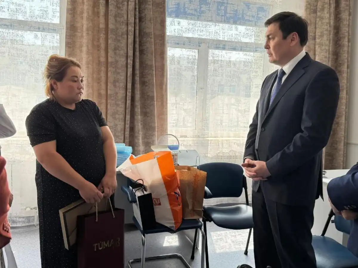 Семье пострадавшей в ДТП девочки передан сертификат на квартиру в Астане