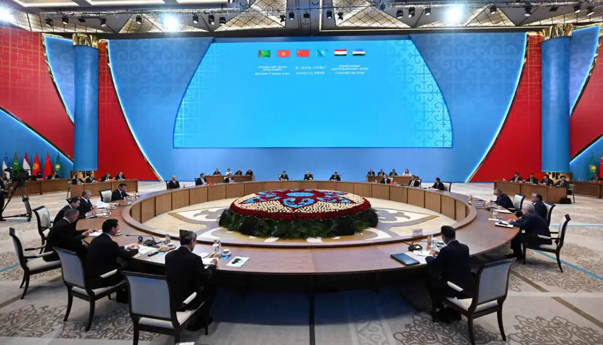 Глава государства предложил Китаю создать совместный грузовой терминал в порту Курык