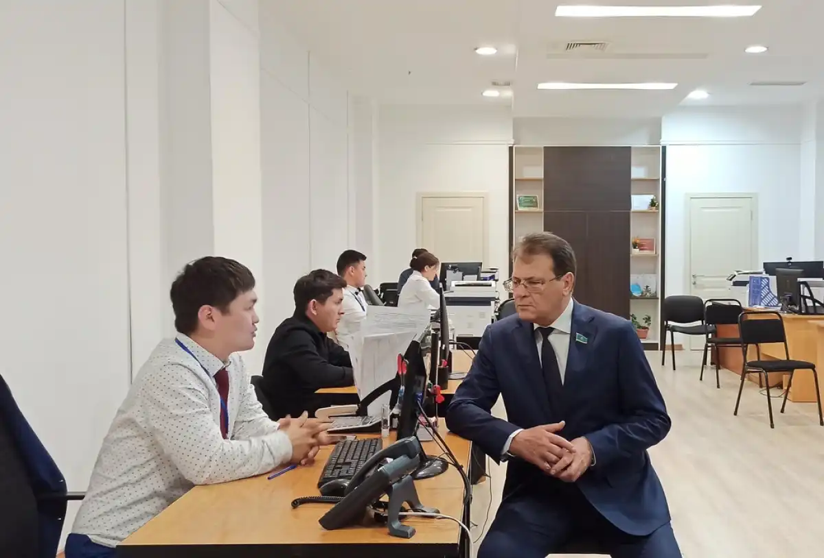 Сенатор ознакомился с работой центра iKOMEK 109 в Астане
