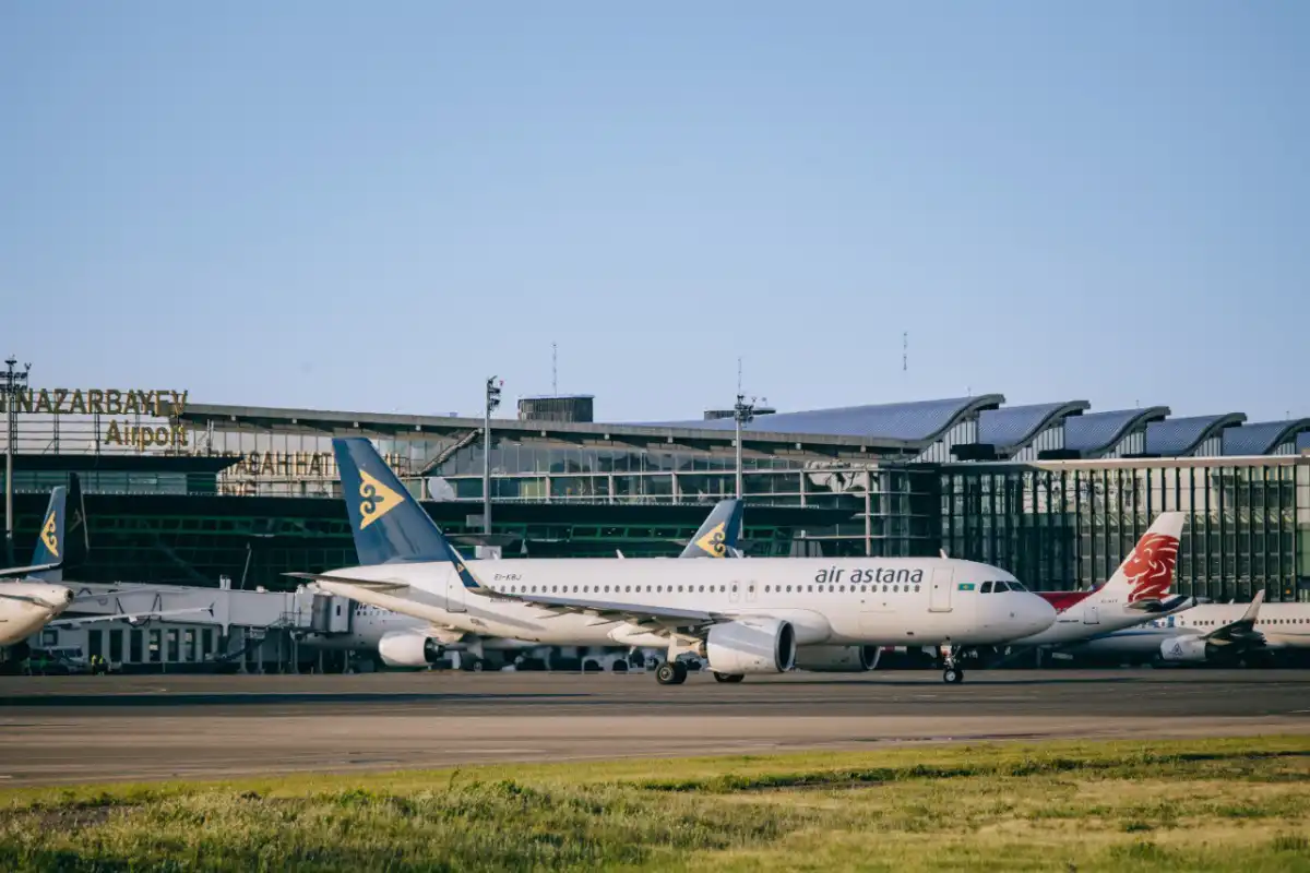 О переносе рейсов в аэропорту Астаны предупредила Air Astana