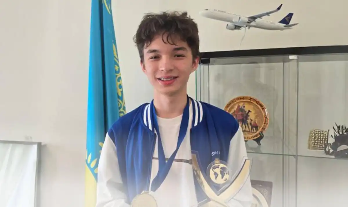 Казахстанский школьник стал чемпионом Международной олимпиады по экономике в Греции