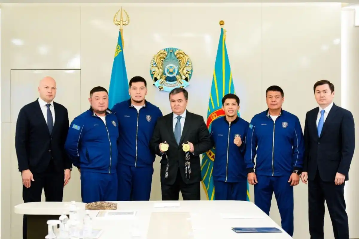 Женис Касымбек поздравил боксеров с победой на чемпионате мира в Великобритании