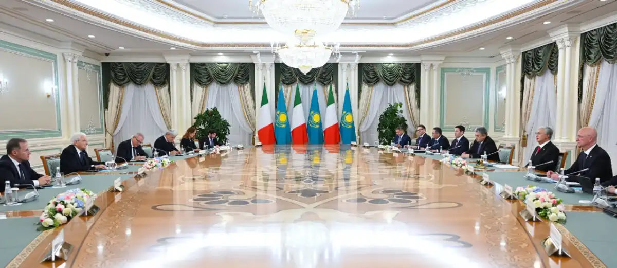 Президенты Казахстана и Италии провели переговоры в расширенном формате
