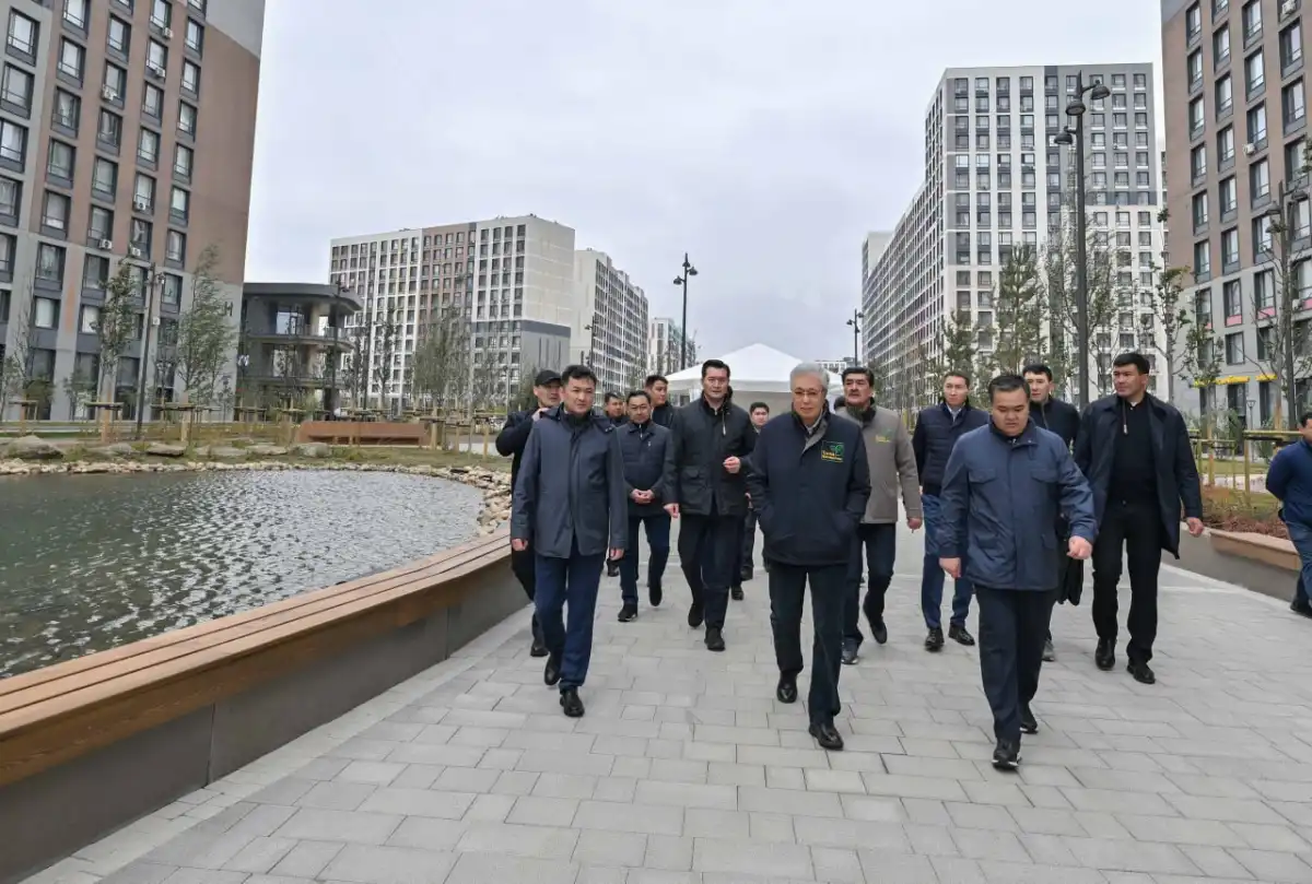 Президент осмотрел бульвар Greenline в Астане