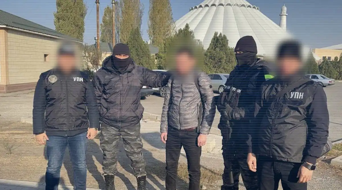 Наркозакладчика с рекордной партией «синтетики» задержали возле мечети в Шымкенте