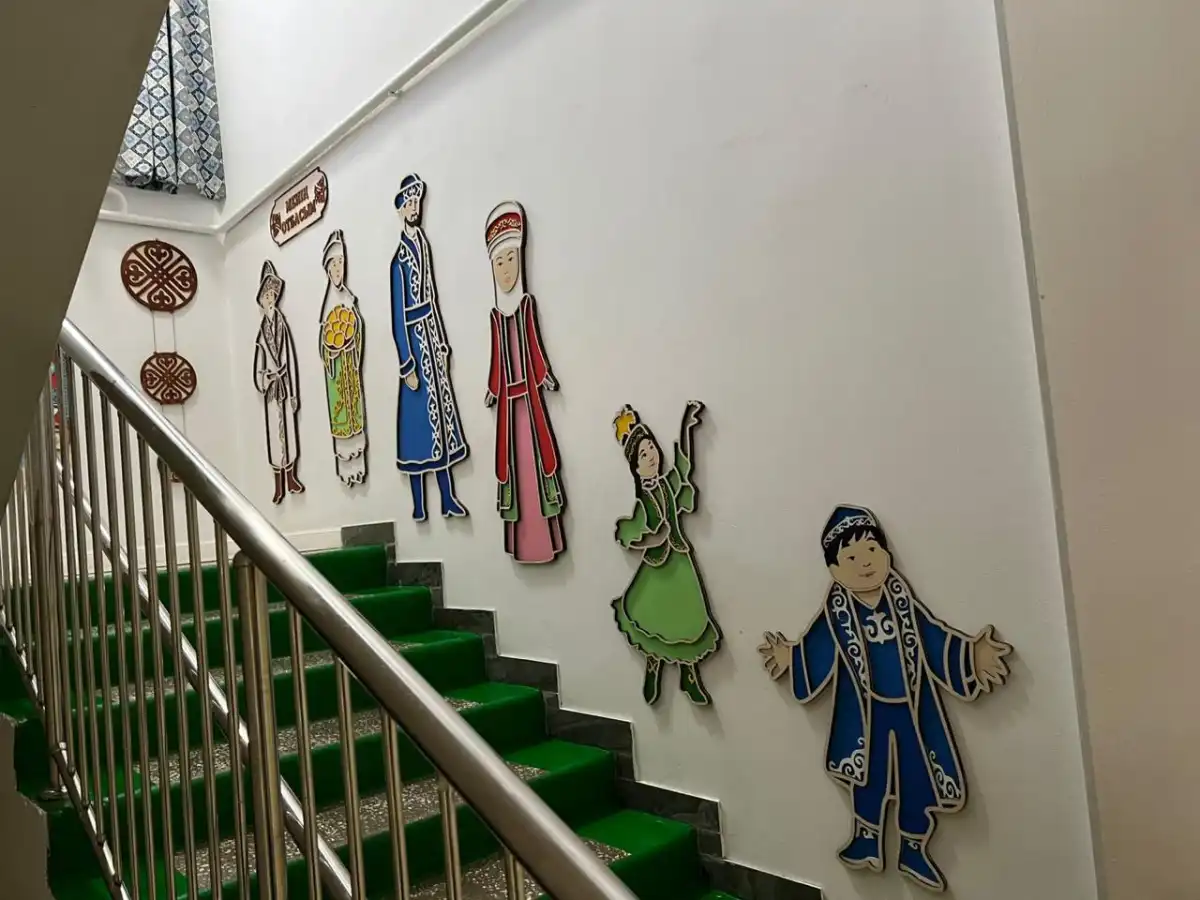 За последние три года в Казахстане построено 622 школы и 633 поликлиники