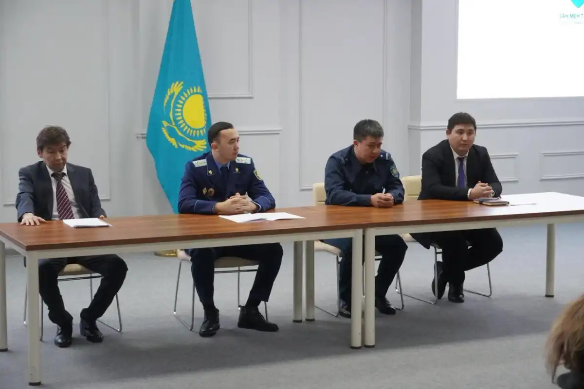 «Закон и порядок»: вопросы безопасности пассажирских перевозок обсудили на встрече с коллективом автобусного парка Elorda Trans