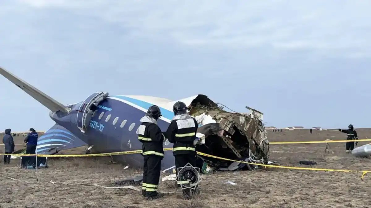 Крушение самолета AZAL под Актау: Минтранс представил промежуточный отчет