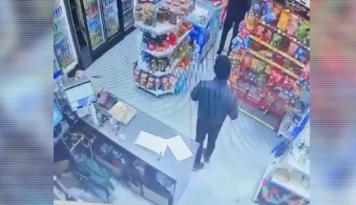 Карманники обчищали алматинцев в торговых домах: трое задержаны