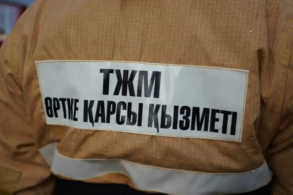 В Астане загорелся балкон в многоэтажке: эвакуированы 8 человек