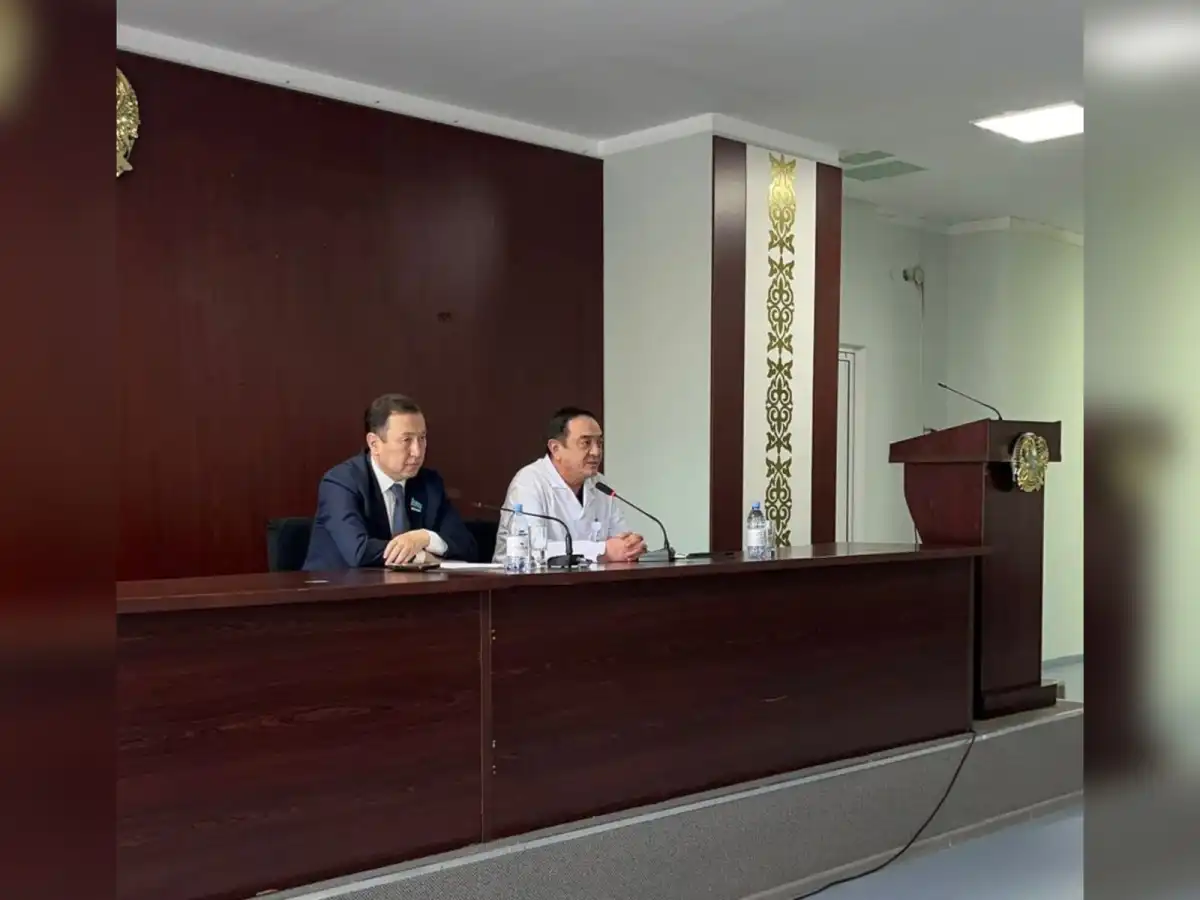 Депутат маслихата провел разъяснительную встречу о референдуме в Астане