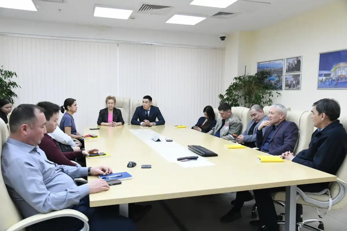 С администрацией ТРЦ Mega Silk Way обсудили положения проекта новой Конституции