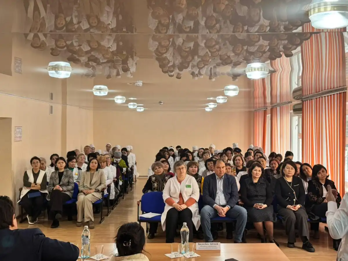 Проект новой Конституции обсудили в столичном Высшем медицинском колледже