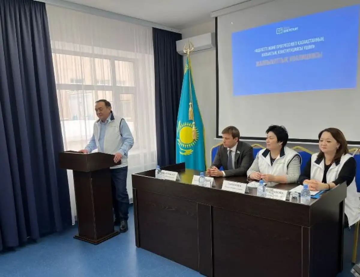 Положения проекта новой Конституции обсудили в детской больнице в Астане