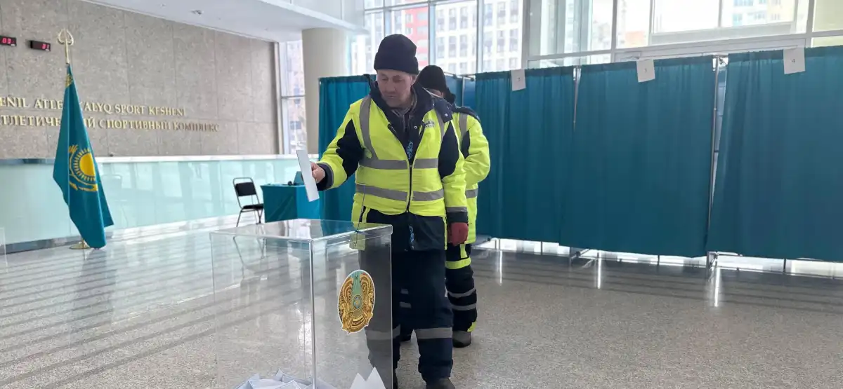 Столичный коллектив «Астана Тазалық» показал гражданскую активность на референдуме