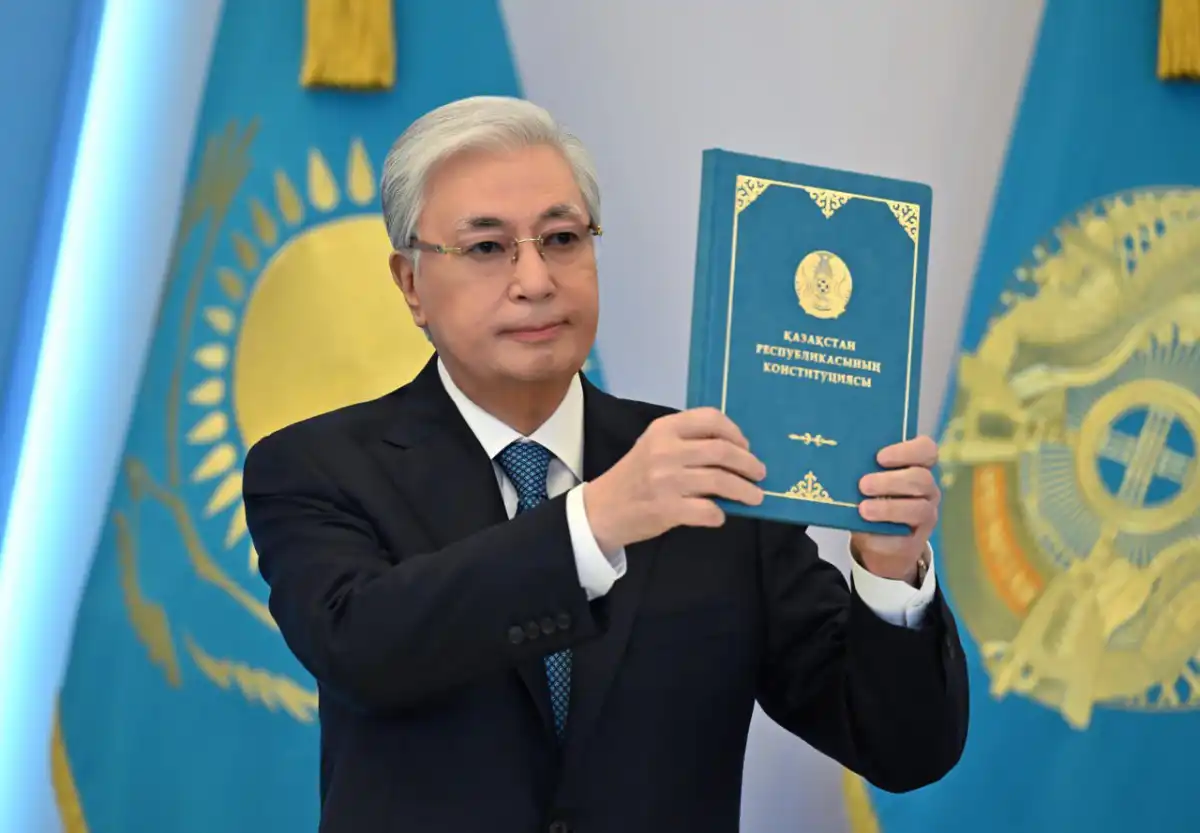 Глава государства подписал указ о мерах по реализации новой Конституции