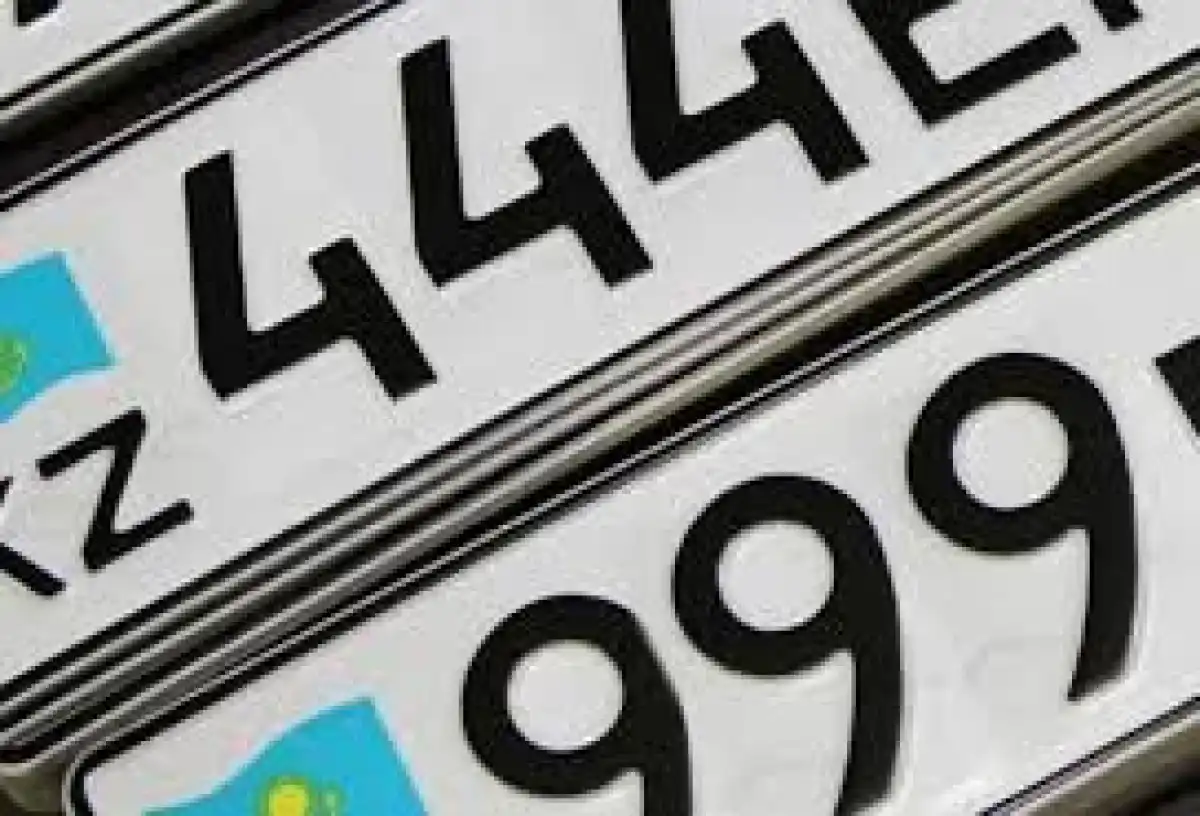 В Астане задержали мужчину за мошенничество с VIP-номерами