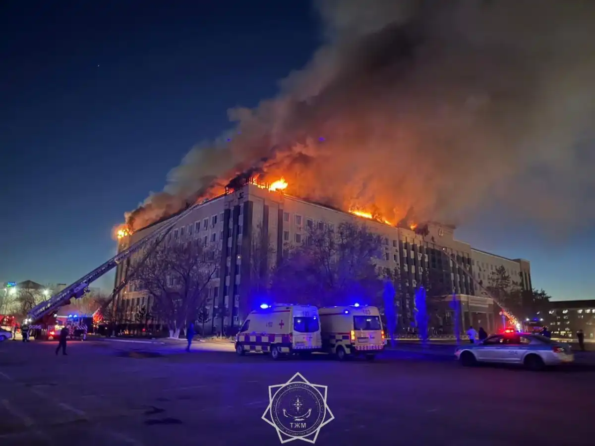 Пожар произошел в акимате Актюбинской области: что известно к этому часу