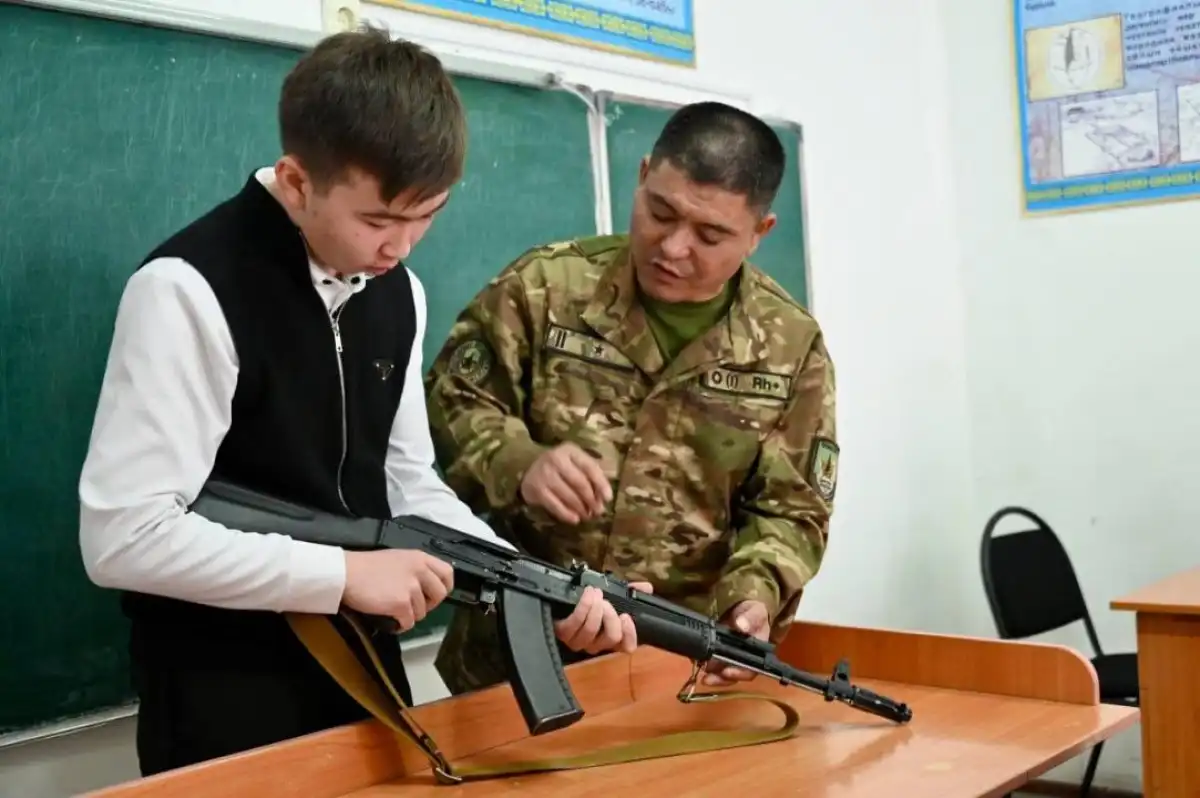 Военнослужащие в запасе смогут стать учителями НВП в Казахстане