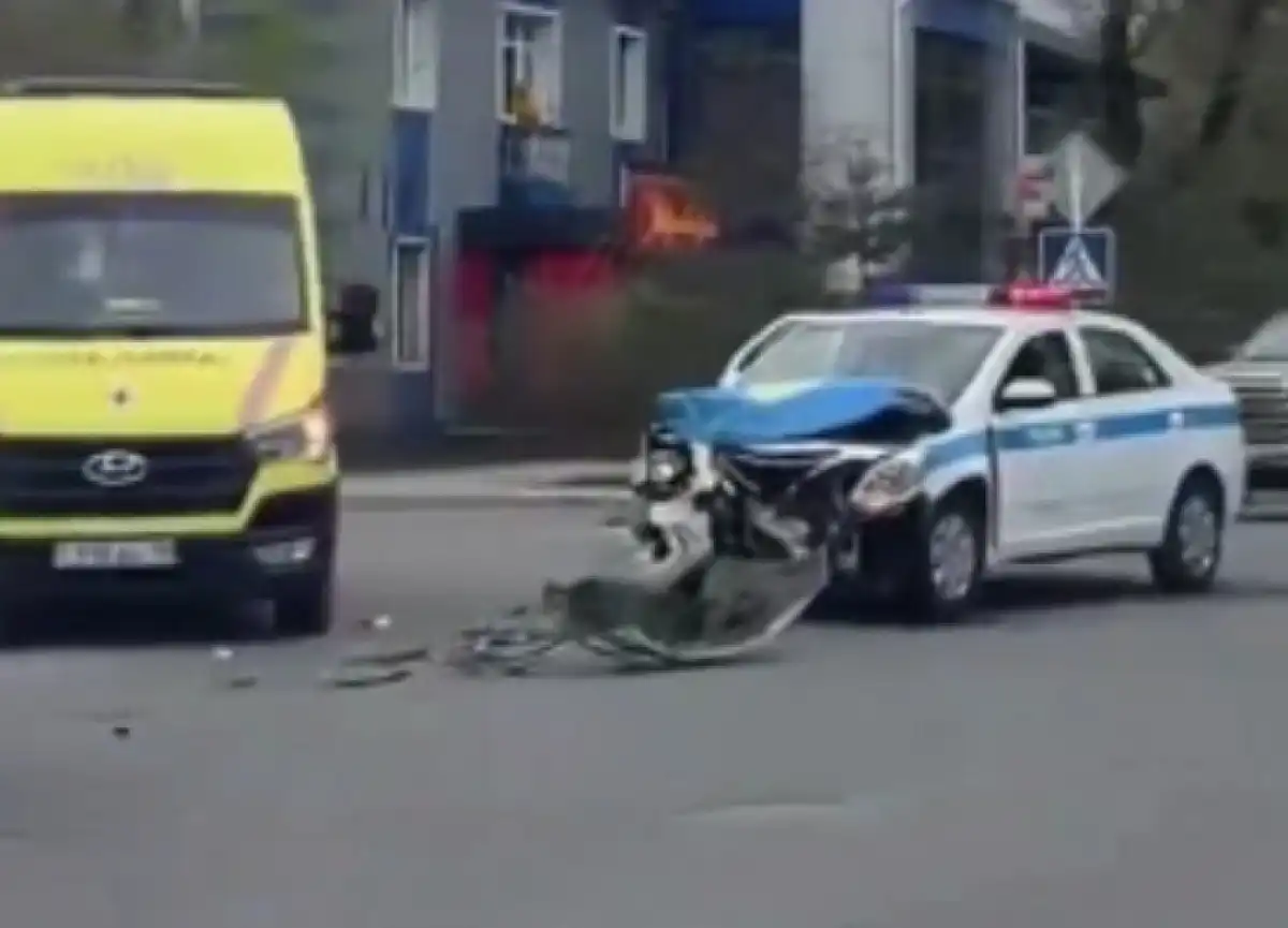 Полицейский автомобиль попал в ДТП в Костанае, есть пострадавшие