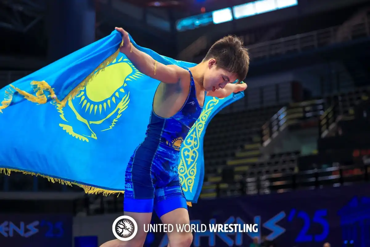 Сборная Казахстана завоевала 14 медалей на чемпионате Азии по борьбе среди юношей