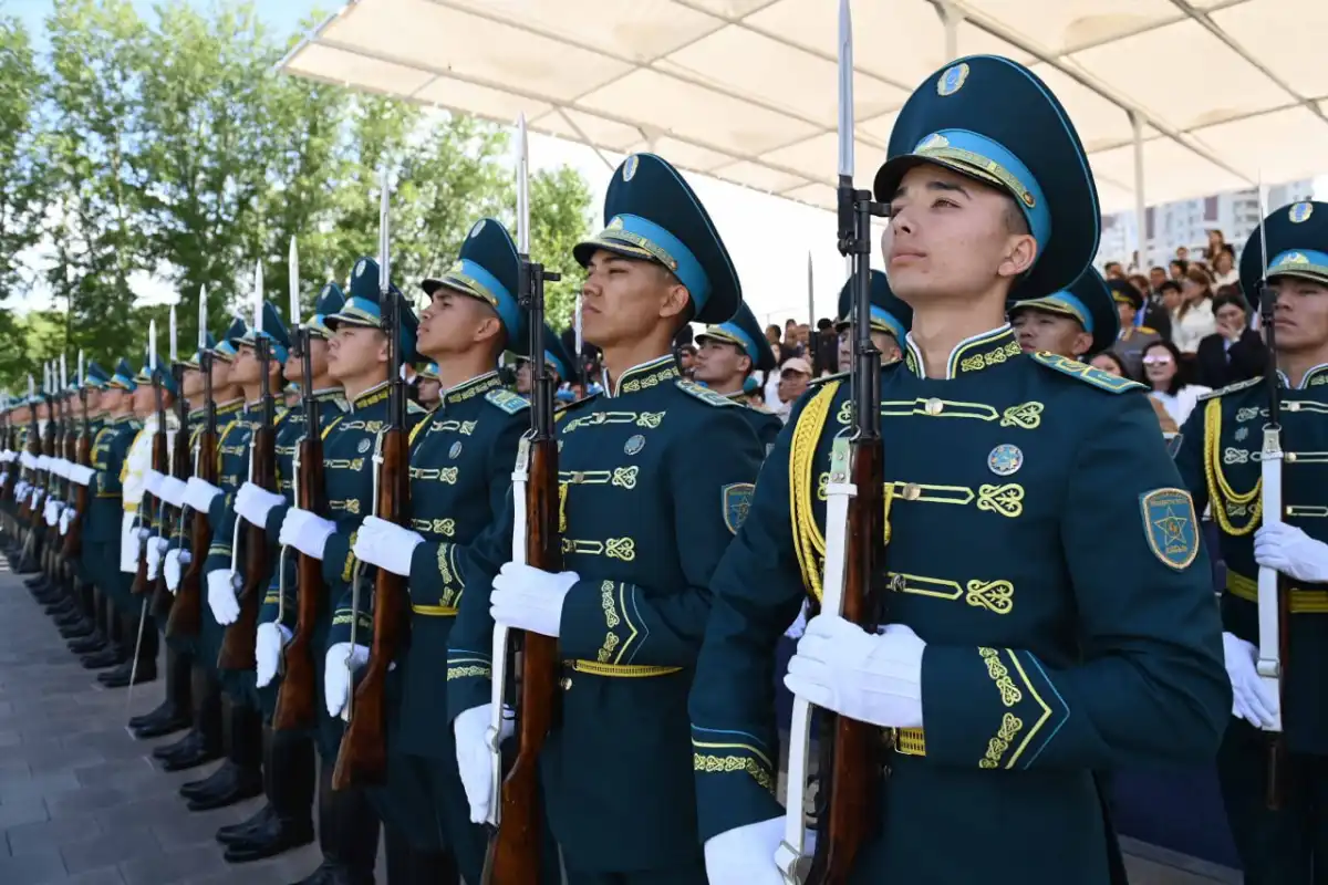 Честь и доблесть настоящего офицера измеряются не погонами, а безупречной службой во благо Родины – Токаев