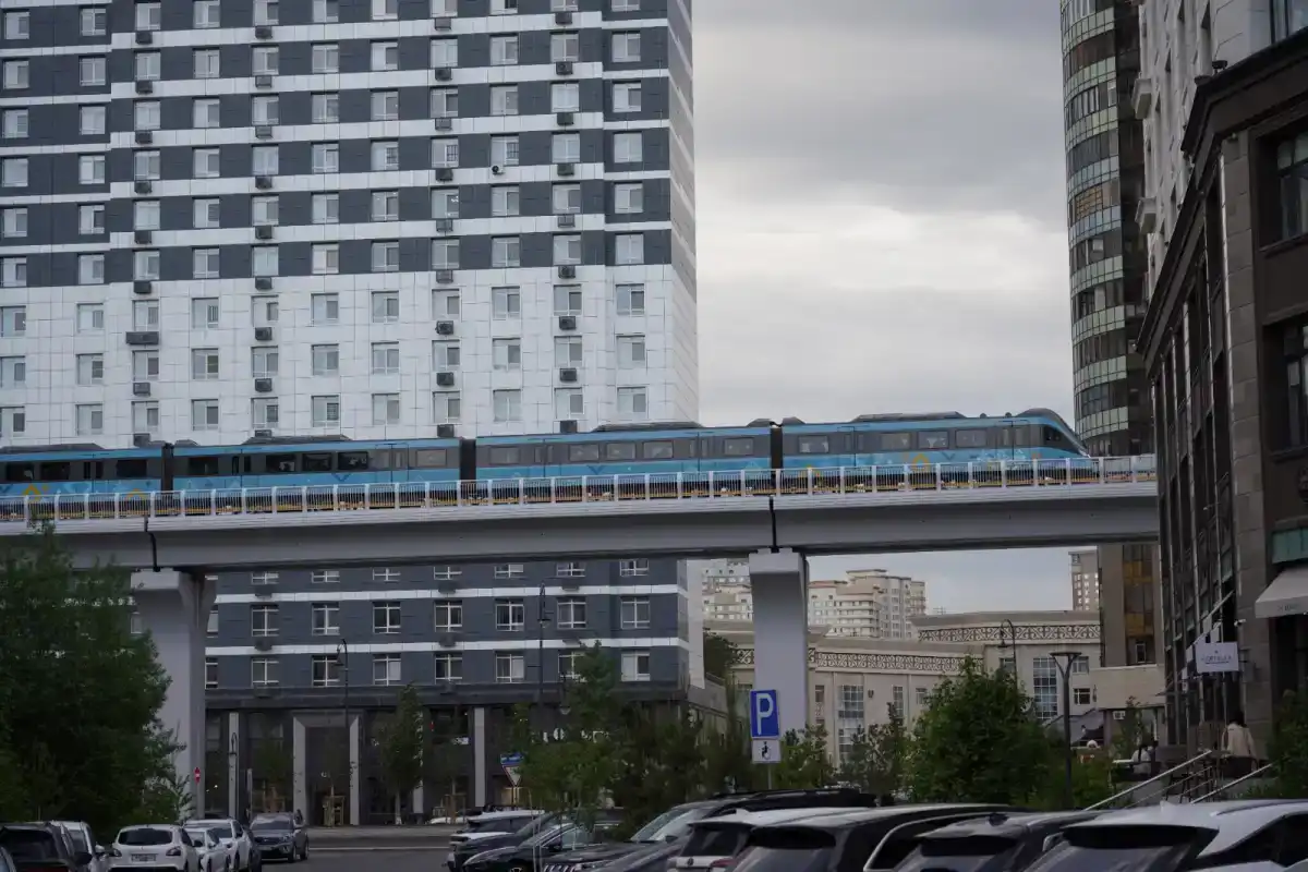 Пассажирам LRT в Астане напомнили о правилах безопасности