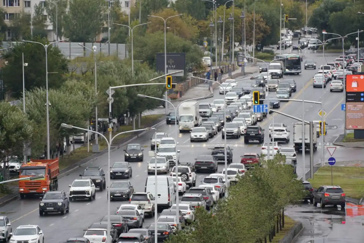 В Астане проверяют автобусы, такси и грузовой транспорт