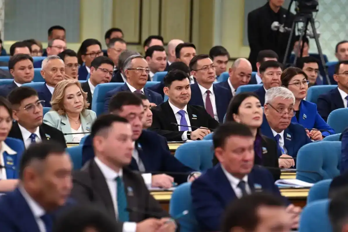 Оскорбления и дезинформация: что будет считаться нарушением этики у депутатов Курултая