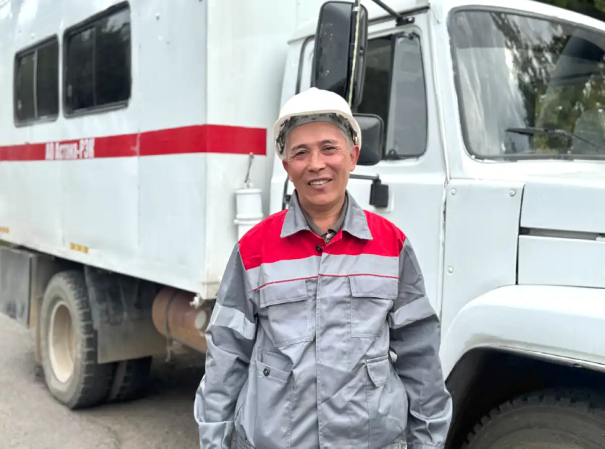 Труд в тени: столичный электромонтер рассказал о незаметной, но важной работе энергетиков