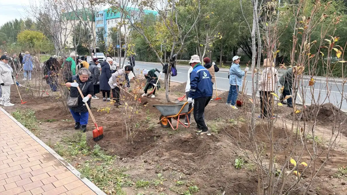 «Таза Қазақстан»: около 350 деревьев высадили в столичном районе «Алматы»