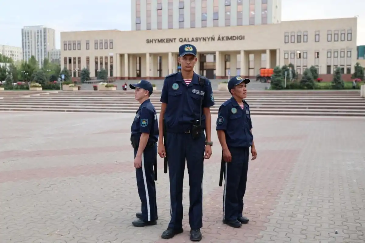 Служба в кроссовках: как очень высокого казахстанца принимали в Нацгвардию