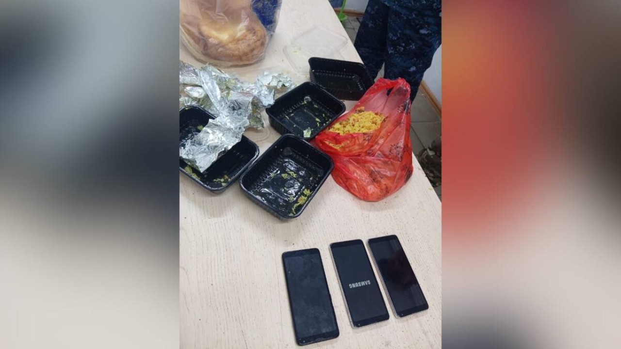 Три телефона обнаружили пытались пронести в плове в колонию Астаны