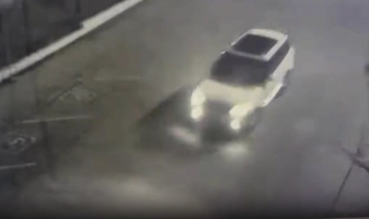 Побег от полиции на Range Rover с подложными номерами попал на видео в Таразе